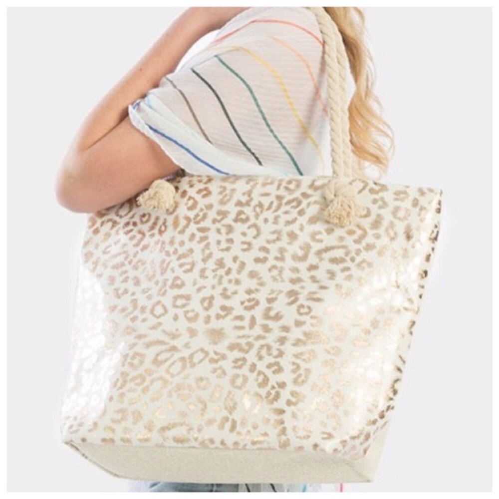 🎉HP🎉Gold Metallic Leopard Tote Bag!! - Picture 2 of 3